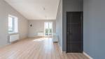 maison avec du parquet en bois et dressing