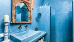 Salle de bains en tadelakt coloris bleu