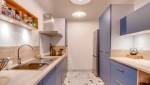 Réalisation d'une cuisine dans les tons bleus avec carrelage terrazzo assorti, appartement type Canut situé à Lyon