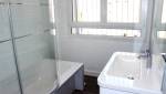 Baignoire dans une salle de bain à Cholet