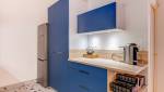 RRéalisation d'une cuisine dans les tons bleus avec carrelage terrazzo assorti, appartement type Canut situé à Lyon