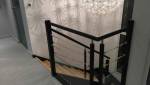 Un escalier contemporain en aluminium noir