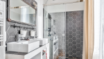 Salle d'eau moderne et élégante pour une suite parentale - Paris