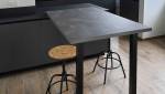 Détail table de bar cuisine