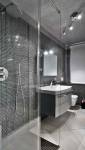 Poser des mosaïques dans une salle de bain à Paris 8 