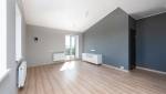 maison avec du parquet en bois et dressing