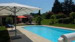 Réalisation d'une terrasse et d'une plage de piscine en dalles, maison à Dommartin