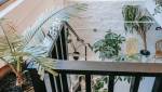 escalier avec garde-corps noir 