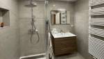 Salle de bain et son meuble-vasque