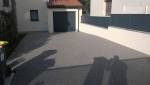 Allée garage béton coloré et allée jardin, carrelage Compiègne