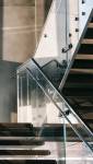 escalier avec garde-corps en verre 