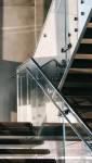 escalier avec garde-corps en verre 