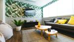 Espace salon avec papier peint jungle