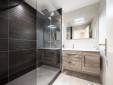 Grande douche à receveur plat