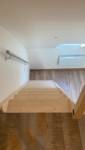 Vue escalier bois pin massif depuis le haut de la mezzanine après pose rampe d'accès au mur - Cergy - 95000 - 