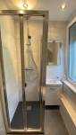 Douche, meuble lave main, carrelage à Saint Louis
