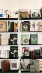 Une bibliothèque murale sur-mesure 