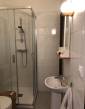 Petite salle de bain : La douche a remplacé les WC