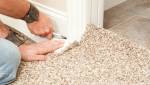 La moquette, dans la chambre ou le salon, offre une solution moelleuse et confortable. 