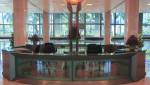 Borne d'accueil d'un hall d'entreprise