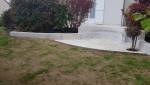 La terrasse pour le jacuzzi depuis le jardin