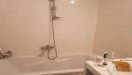 Salle de bain rénovée avec douche à l'italienne