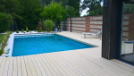 Construction d’une piscine avec belle terrasse en bois