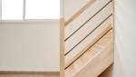 Création d’un escalier en bois massif laqué blanc à Vertou (44)