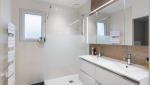 Salle de bain avec douche à l'italienne à Vertou