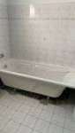 début du chantier avec la dépose de l'ancienne baignoire  