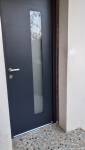 Nouvelle porte d'entrée vue de l'extérieur