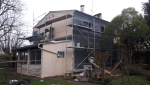 Echafaudage avec plaque d'isolation thermique