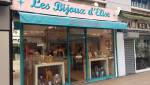 La vitrine de la nouvelle bijouterie rénovée