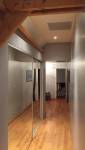 couloir menant aux chambres dans les combles aménagés