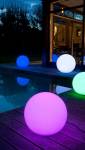 Boules lumineuses pour éclairer la piscine - Hyères 83