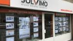 Installation d'une vitrine de magasins plus moderne