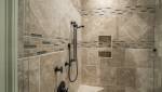 salle de bain baignoire et douche carrelage façon antique