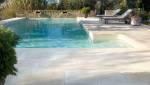 Revêtement de terrasse en pierre autour de la piscine - Hyères 83