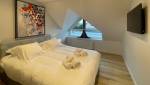 Une chambre dans les combles suite à la surélévation à Deauville