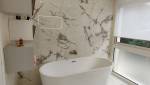 Baignoire ilot et carrelage grand format à Orsay