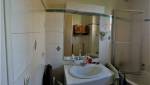 Transformation d’une vieille salle de bain en salle de douche tendance