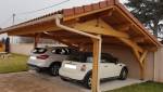 Carport en bois adossé à un mur