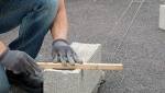Choisir un maçon - préparation de construction d'un mur extérieur en parpaings - Hyères 83