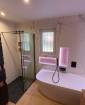Douche à l'italienne, carrelage marbre, baignoire îlot à Riedisheim