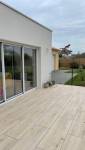 Création d'une terrasse sur plots en carrelage imitation bois