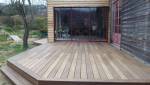 Terrasse en frêne devant baie vitrée latérale extension bois - La Chapelle-sur-Erdre - 44240 - 