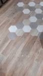 Carrelage mix match dégradé sur dalles béton ciré entre cuisine et salon - Neuville-sur-Oise - 95000 -