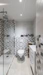 Rénovation salle de bain - travaux maçonnerie WC suspendus - pose douche à l'italienne receveur ultra plat - Eragny – 95610 –