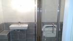 Salle de bain PMR douche et vasque - 