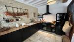 Cuisine, carrelage en pierre naturelle